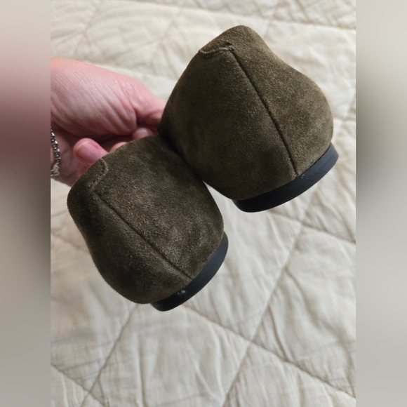 Crown Vintage Olive Green Suede Women Pointy Toed Flats Holiday Fall | 8.5 - Picture 7 of 8